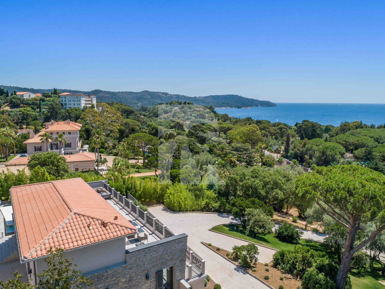 villa in St Tropez : Rent this modern wonderful newly built villa with panoramic views over the Mediterranean sea - Photo 1