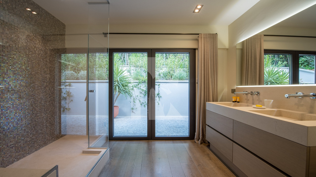 villa in St Tropez : Rent this modern town house ideally located within walking distance to the  centre of St Tropez - Photo 11