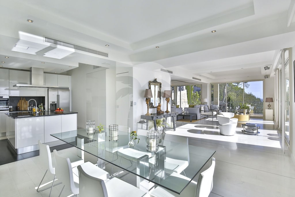 villa in Villefranche-sur-Mer : Rent wonderful 4 bedroom villa located in a secure domain in Villefranche - Photo 7