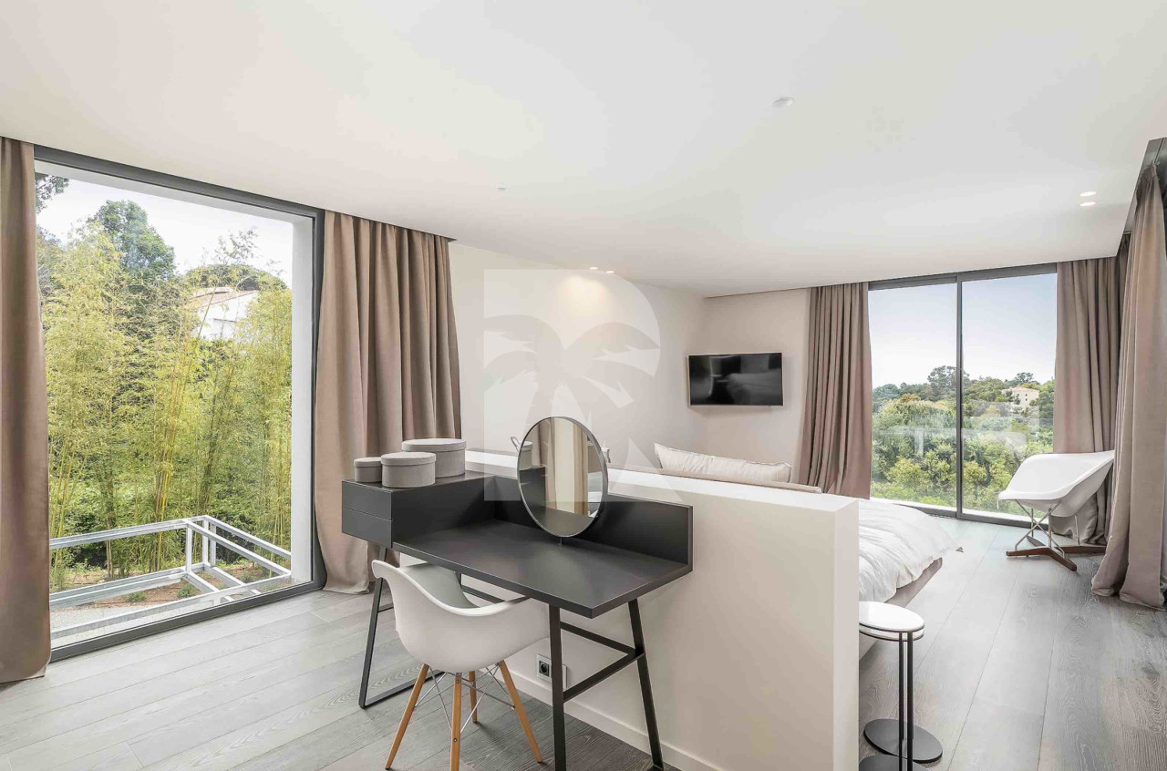 villa in Cannes : Rent this contemporary villa located in a residential area in Cannes. - Photo 9