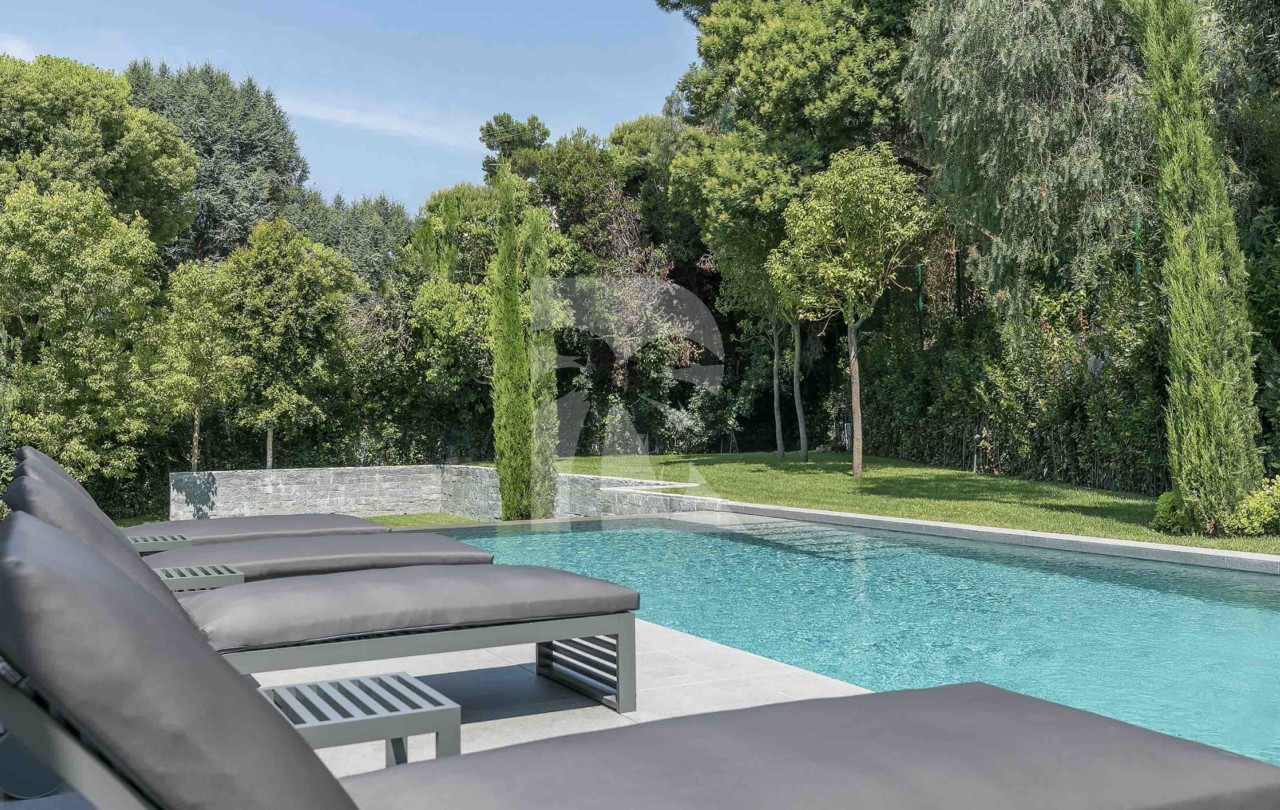 villa in Cannes : Rent this contemporary villa located in a residential area in Cannes. - Photo 1
