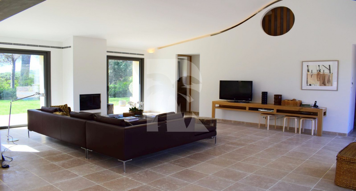 villa in St Tropez : Rent this modern villa ideally located in La Moutte - Photo 5