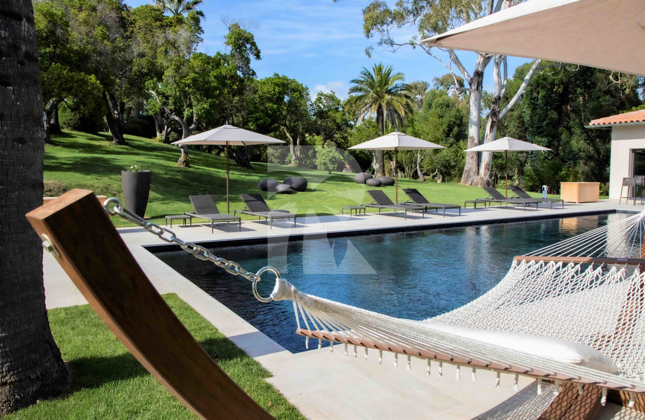 villa in St Tropez : Rent this extraordinary villa located within a vast private park - Photo 3