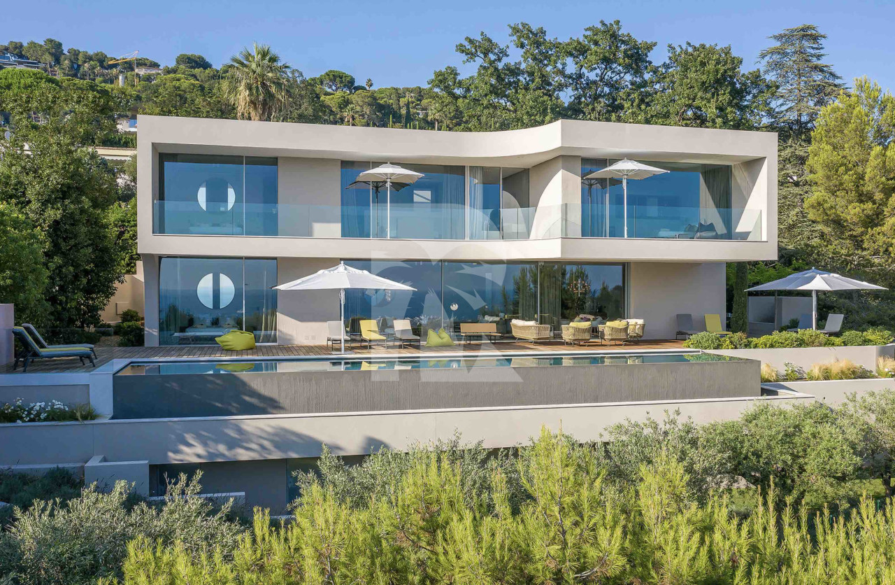 villa in Cannes : Rent this  modern villa few minutes away from the city center, the Croisette and the beaches. - Photo 0