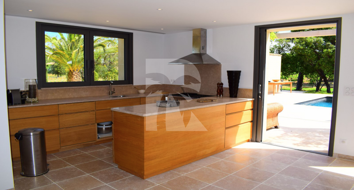 villa in St Tropez : Rent this modern villa ideally located in La Moutte - Photo 4