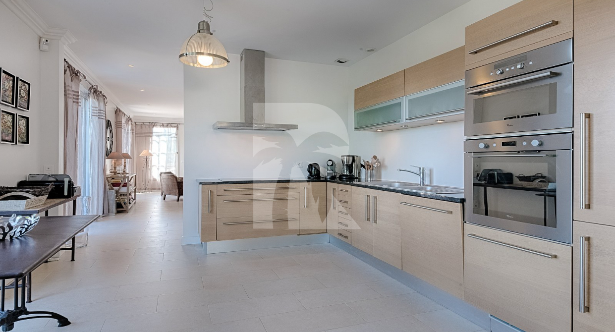 villa in St Tropez : Rent this great villa within walking distance to the village of St Tropez - Photo 4