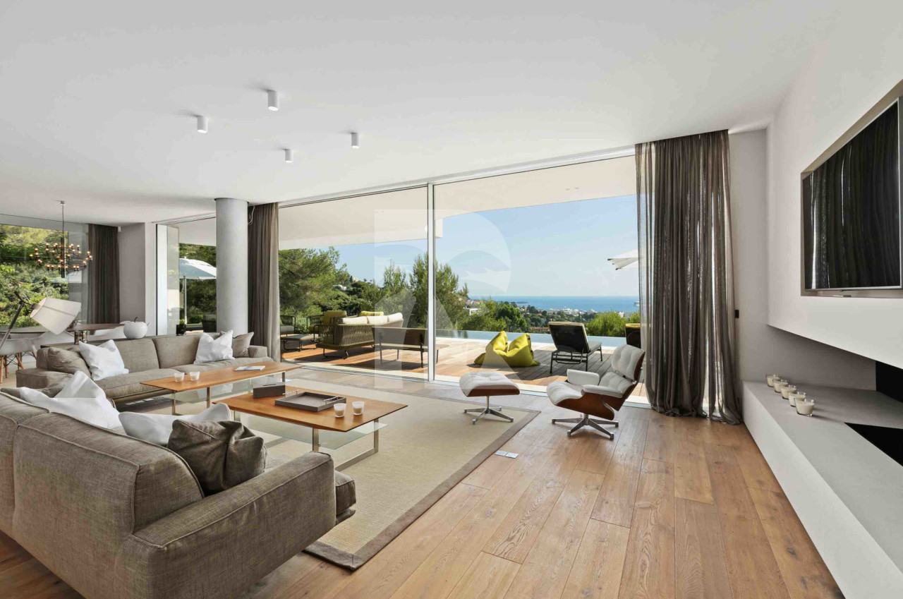 villa in Cannes : Rent this  modern villa few minutes away from the city center, the Croisette and the beaches. - Photo 4
