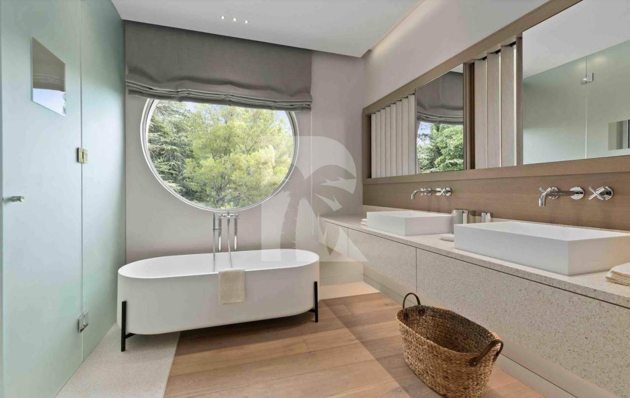 villa in Cannes : Rent this  modern villa few minutes away from the city center, the Croisette and the beaches. - Photo 12