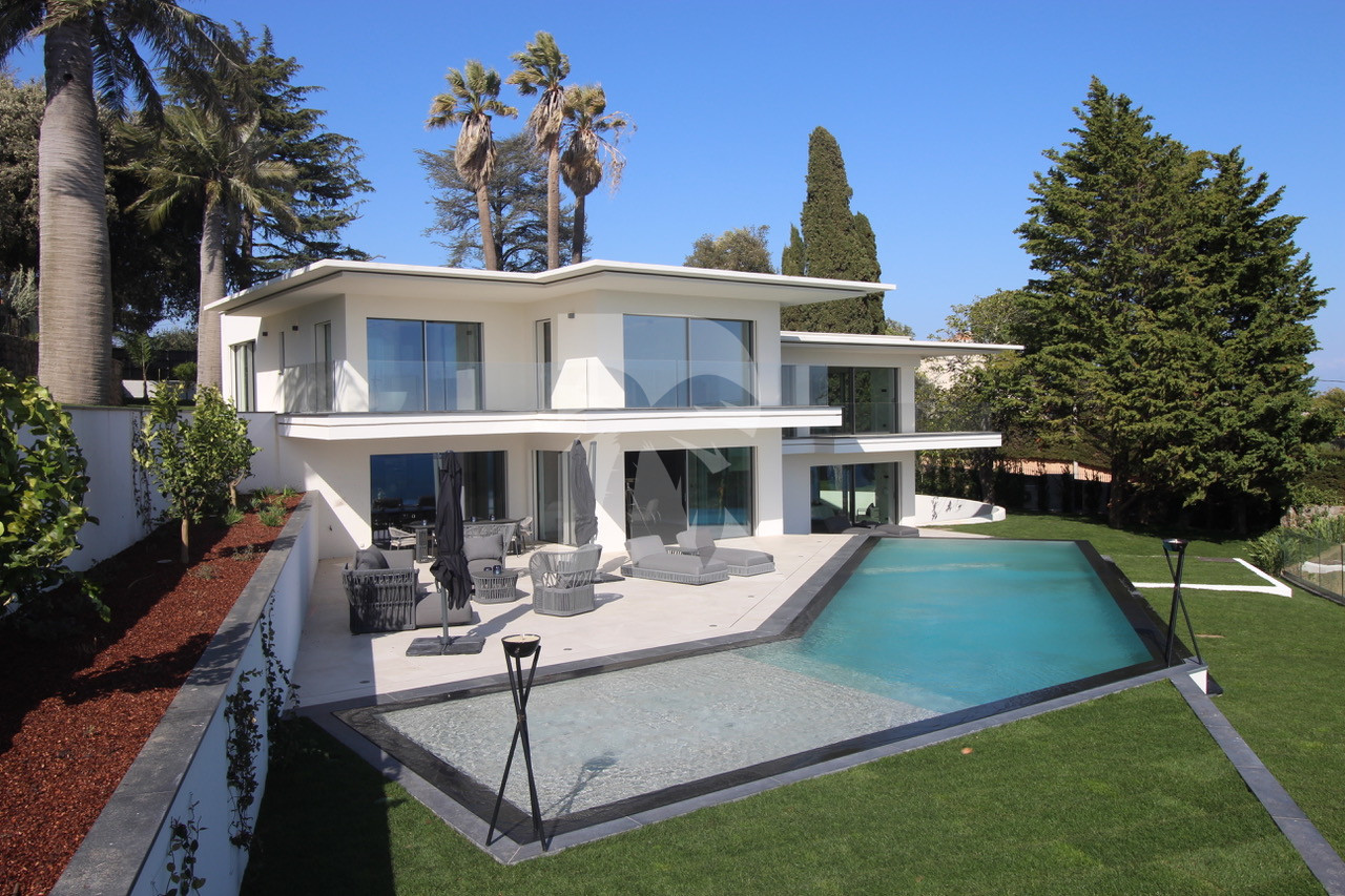villa in Cannes : Rent this brand new villa located in the residential area of Super Cannes. - Photo 2
