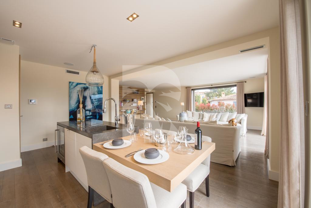 villa in St Tropez : Rent this modern town house ideally located within walking distance to the  centre of St Tropez - Photo 7