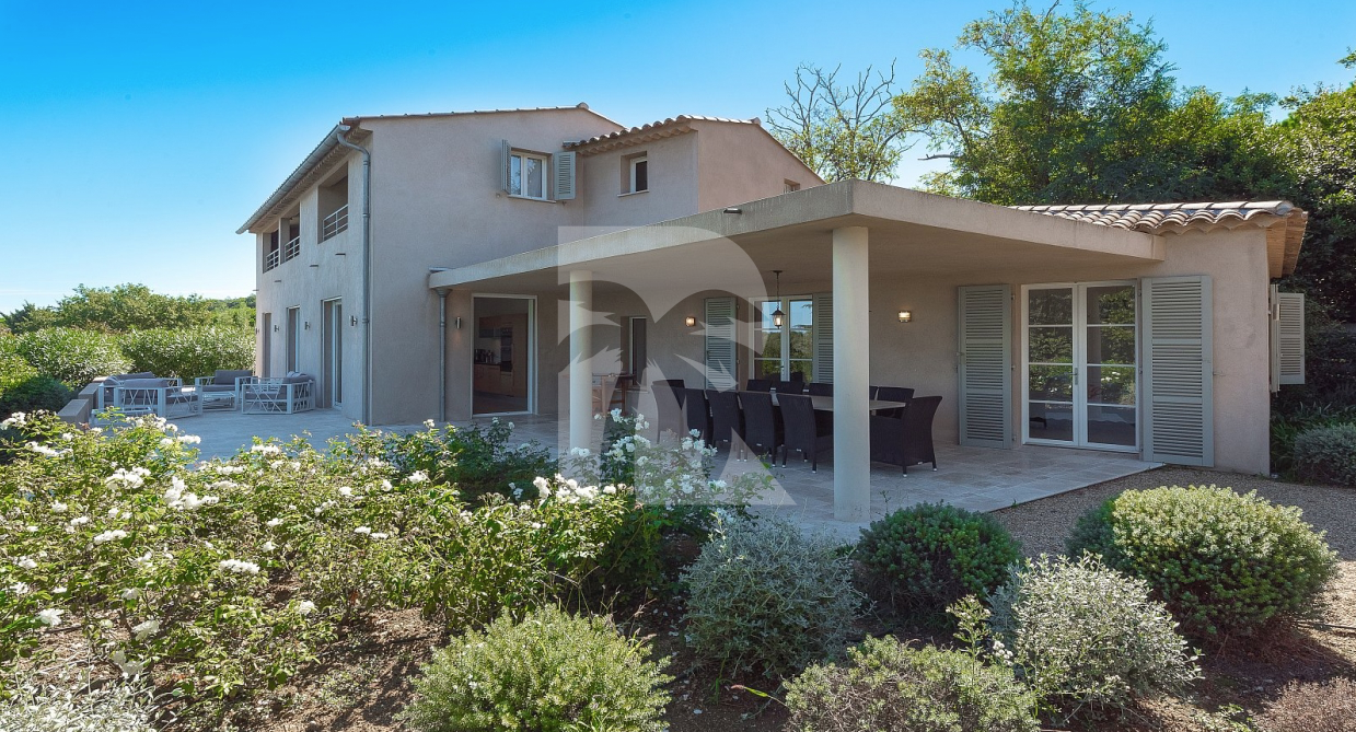 villa in St Tropez : Rent this great villa within walking distance to the village of St Tropez - Photo 1
