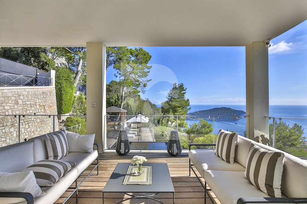 villa in Villefranche-sur-Mer : Rent wonderful 4 bedroom villa located in a secure domain in Villefranche - Photo 3