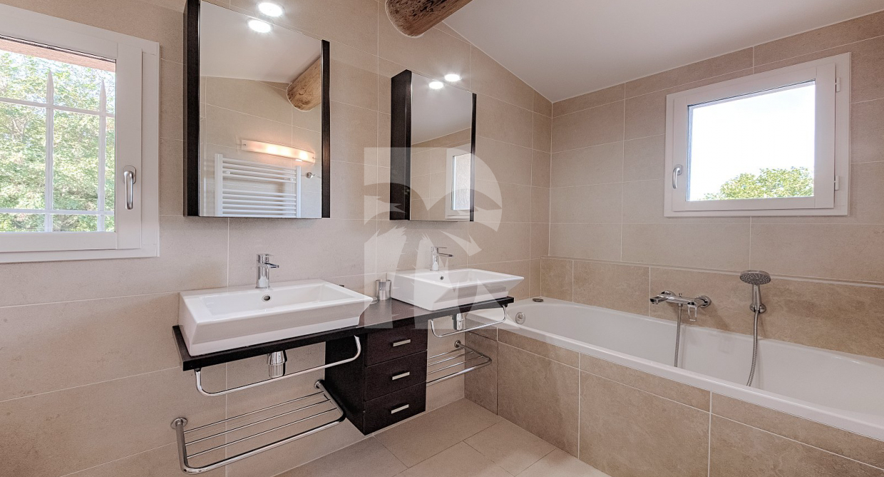 villa in St Tropez : Rent this great villa within walking distance to the village of St Tropez - Photo 11