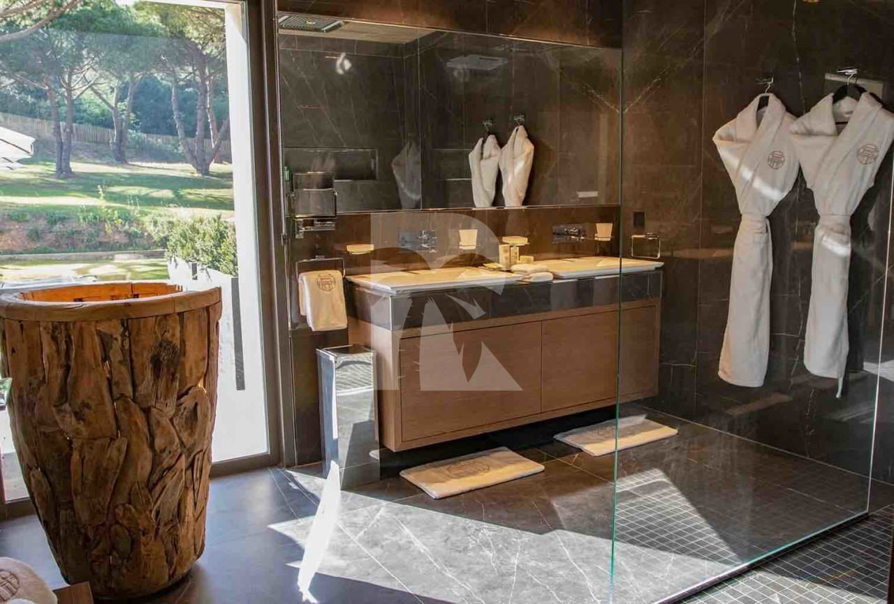 villa in St Tropez : Rent this new villa situated in a private parc ideally located in La Croix Valmer - Photo 10