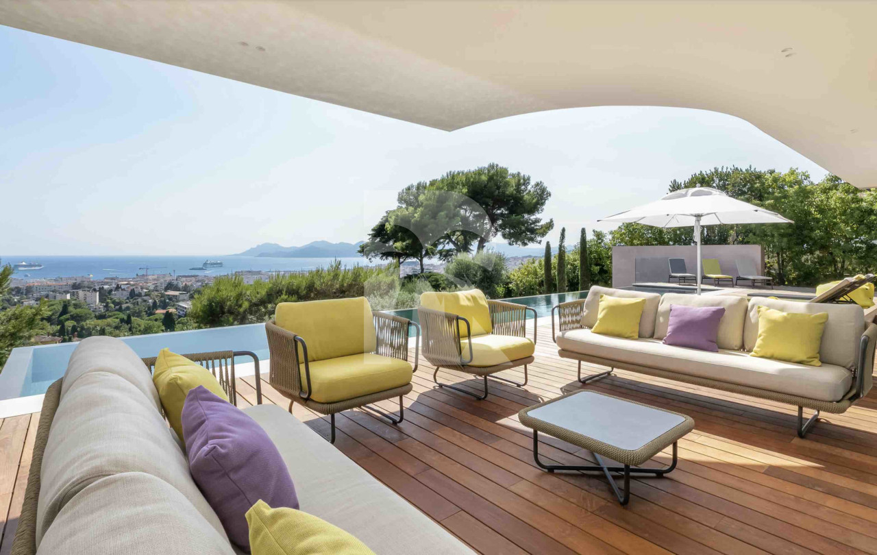 villa in Cannes : Rent this  modern villa few minutes away from the city center, the Croisette and the beaches. - Photo 1