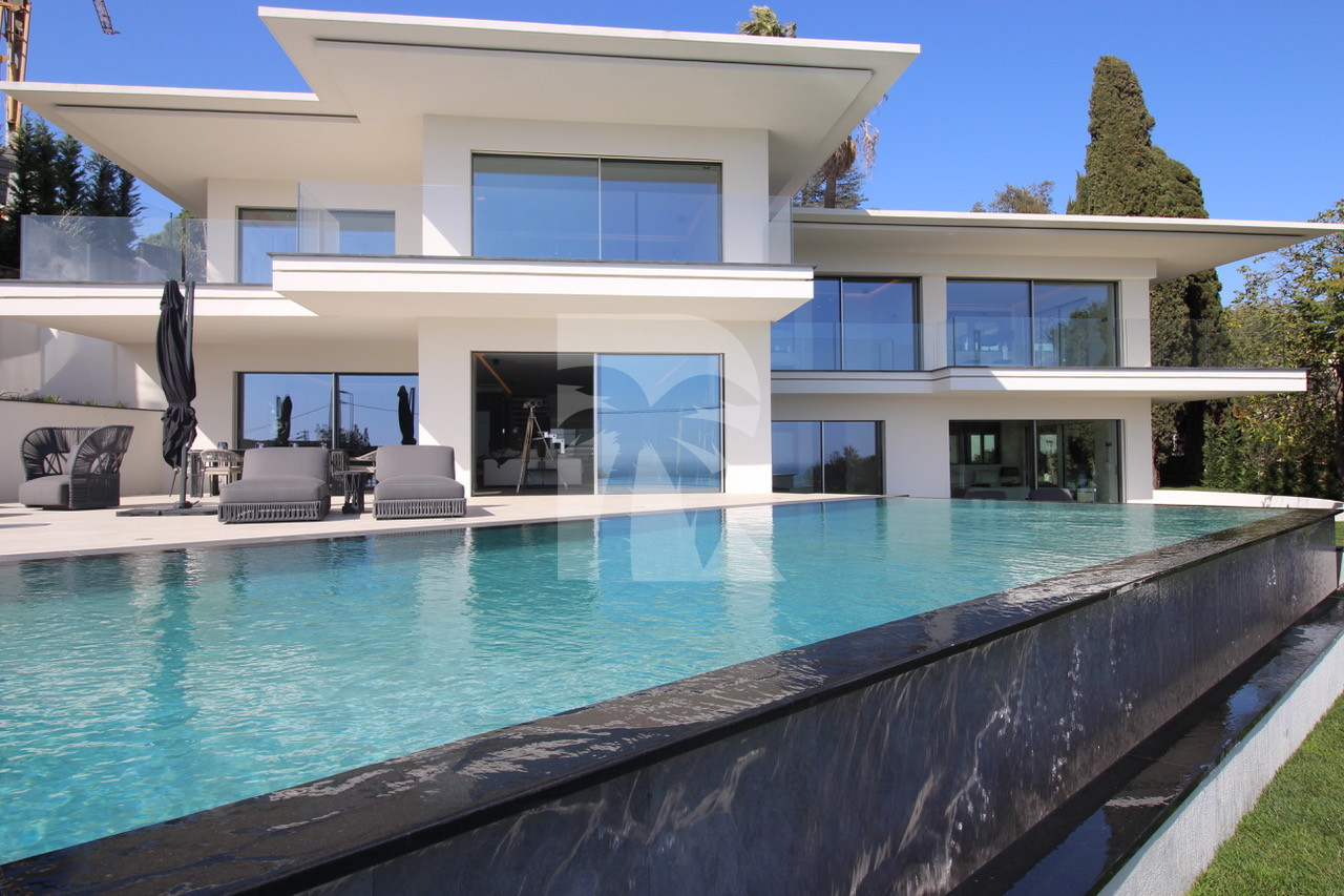 villa in Cannes : Rent this brand new villa located in the residential area of Super Cannes. - Photo 1