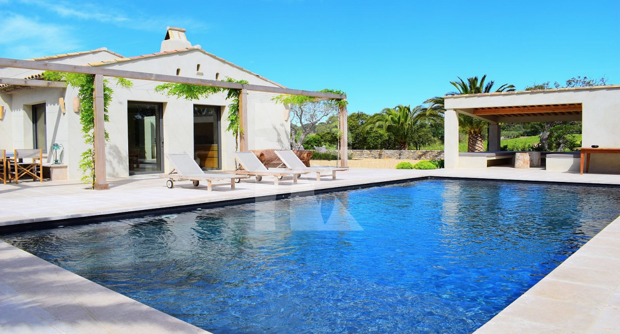 villa in St Tropez : Rent this modern villa ideally located in La Moutte - Photo 0