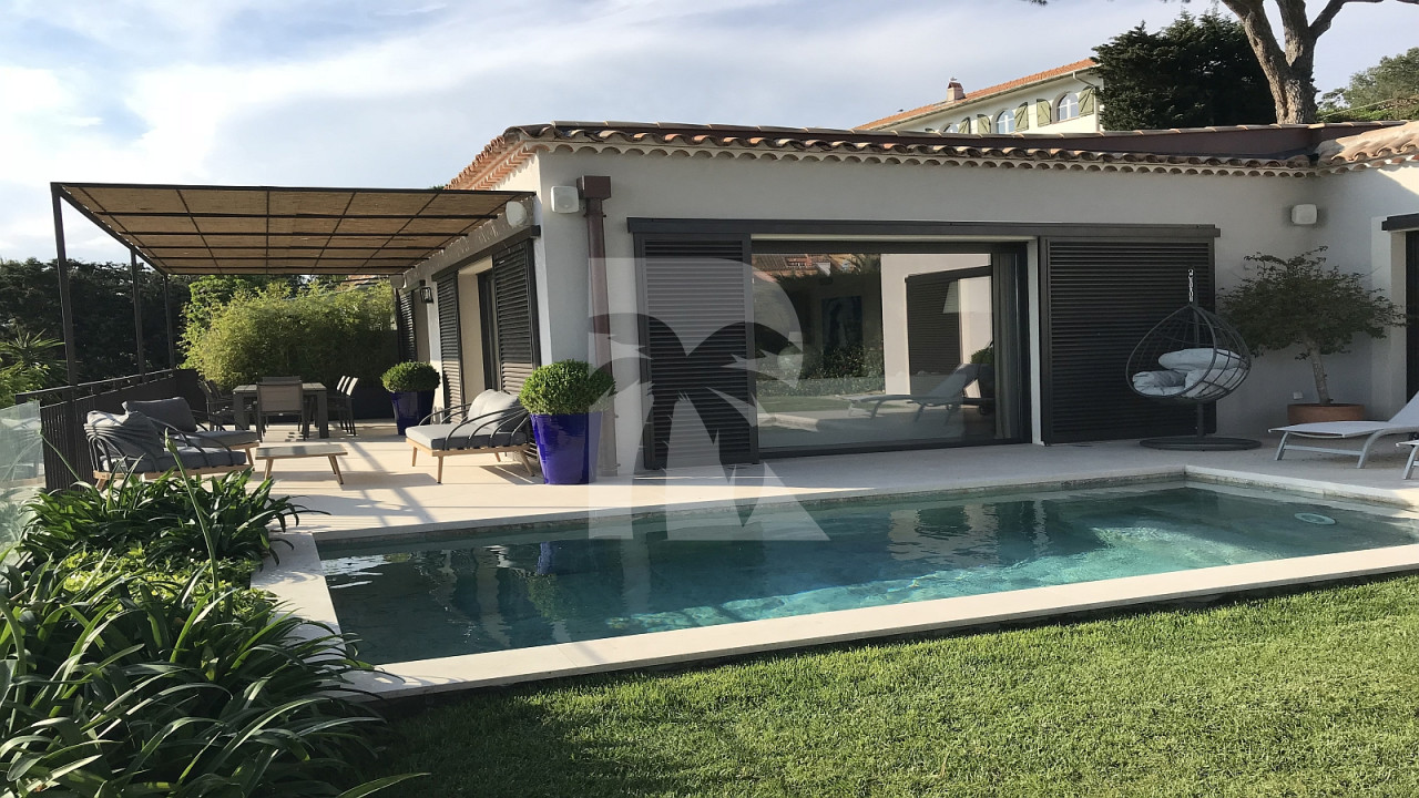 villa in St Tropez : Rent this modern town house ideally located within walking distance to the  centre of St Tropez - Photo 1