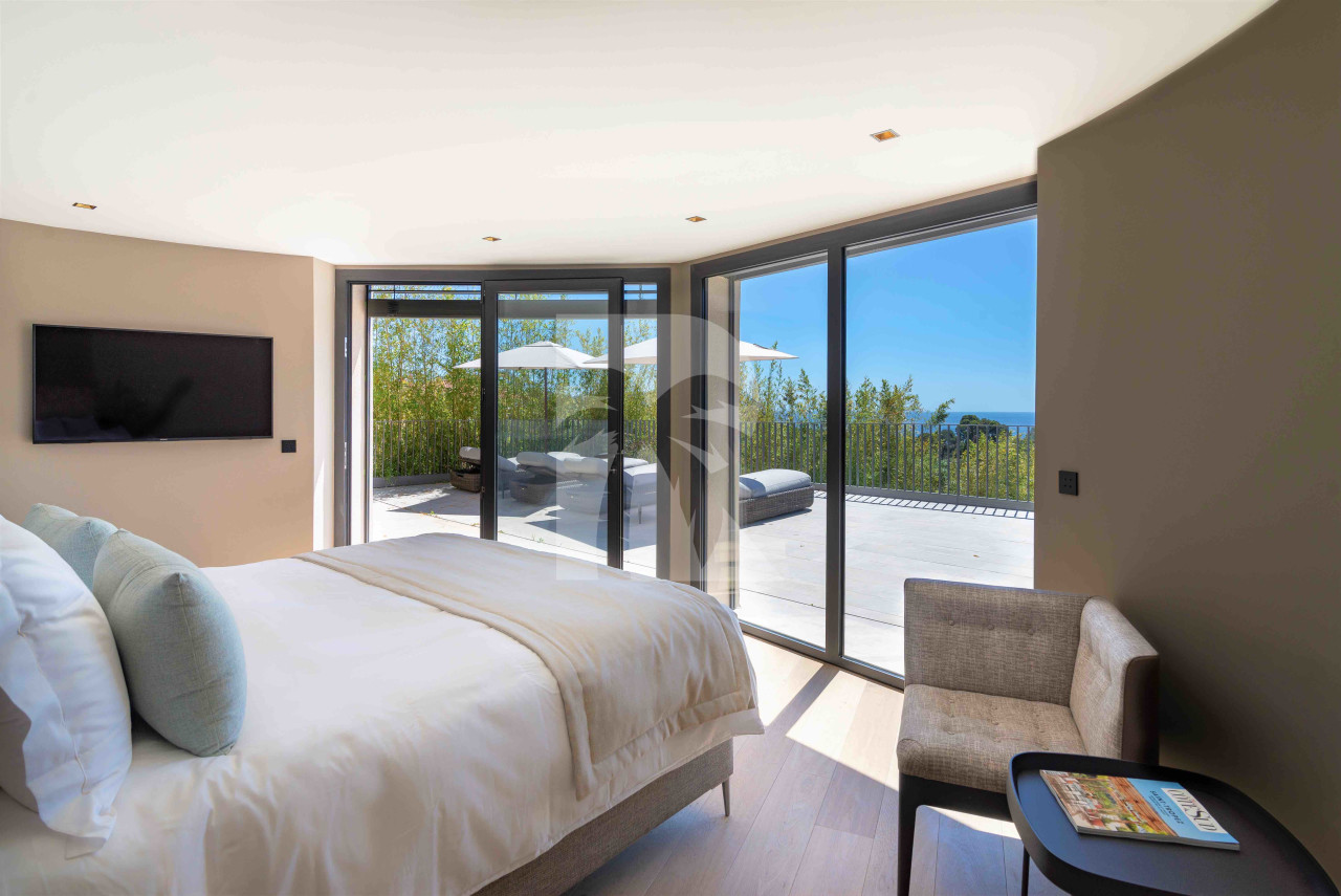 villa in St Tropez : Rent this modern wonderful newly built villa with panoramic views over the Mediterranean sea - Photo 11
