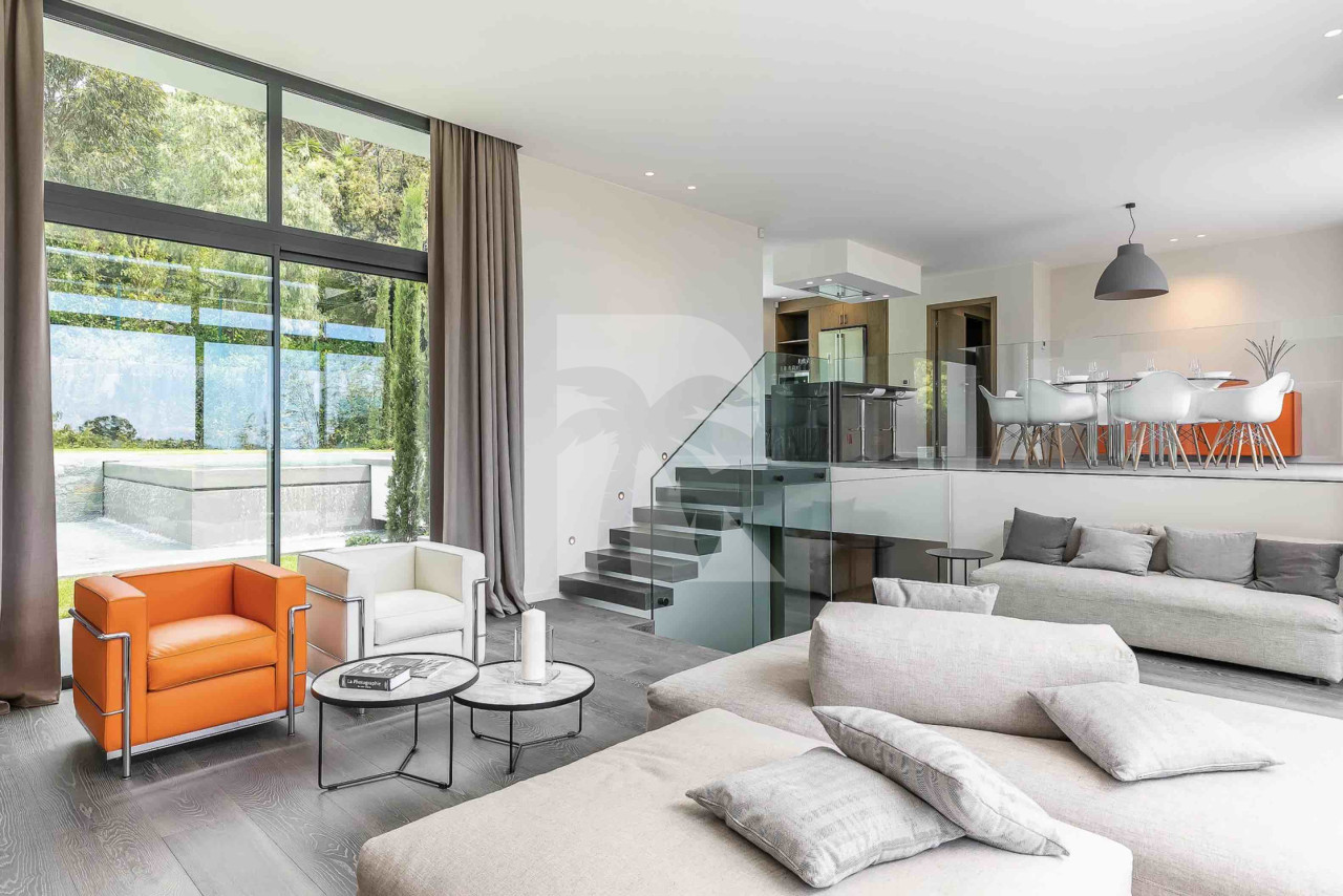 villa in Cannes : Rent this contemporary villa located in a residential area in Cannes. - Photo 5