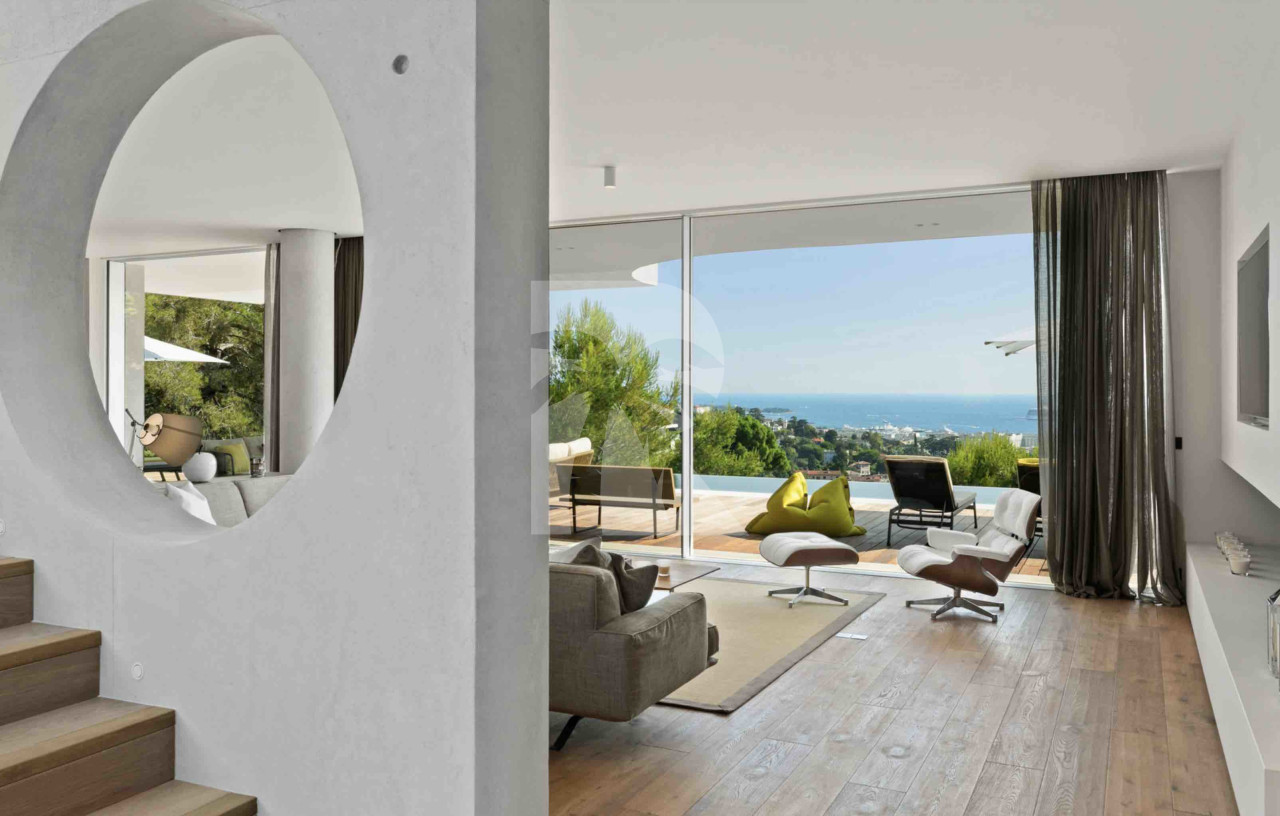 villa in Cannes : Rent this  modern villa few minutes away from the city center, the Croisette and the beaches. - Photo 6