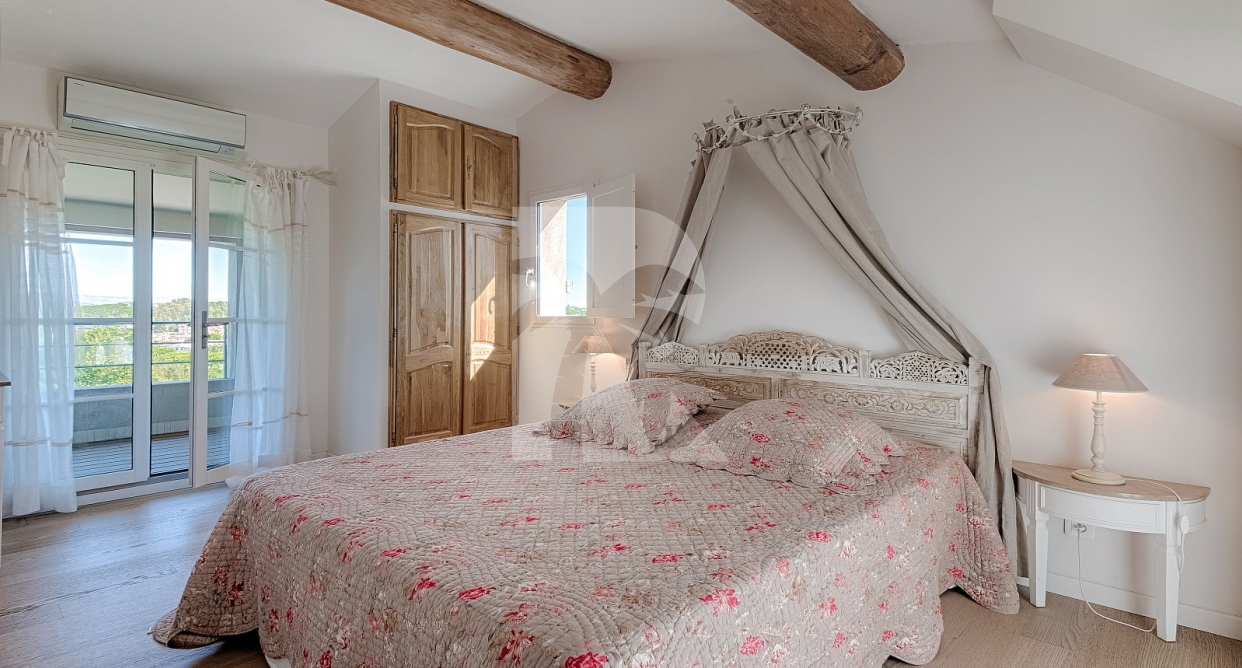 villa in St Tropez : Rent this great villa within walking distance to the village of St Tropez - Photo 12