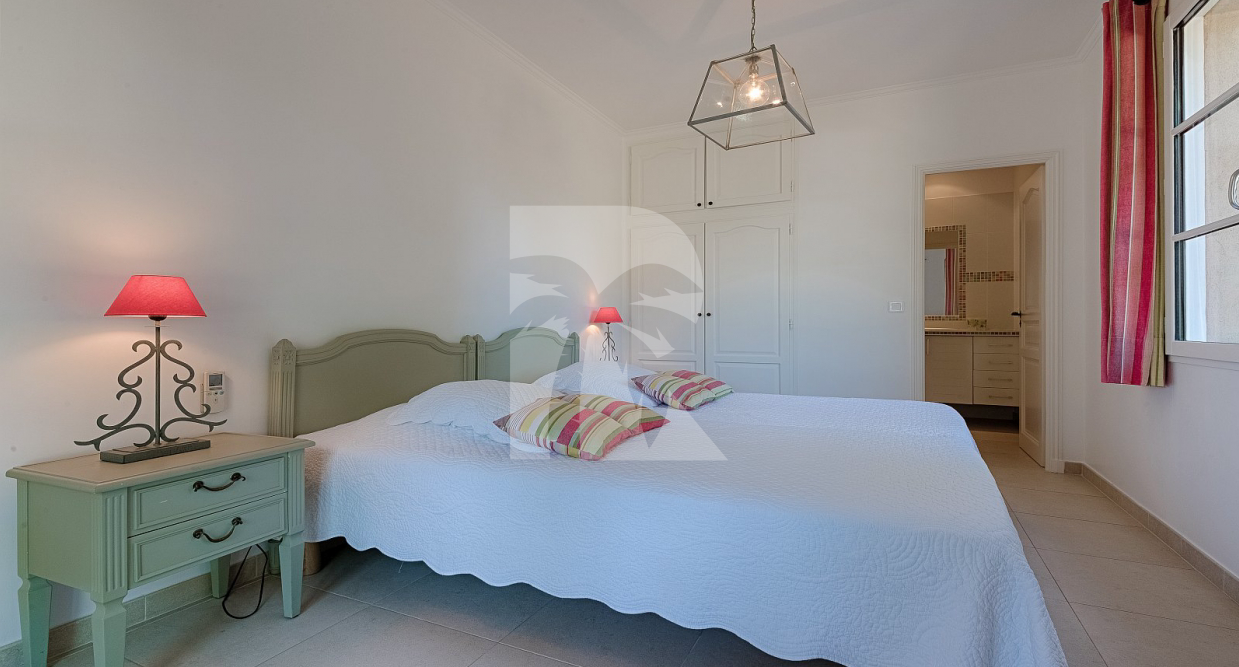 villa in St Tropez : Rent this great villa within walking distance to the village of St Tropez - Photo 6