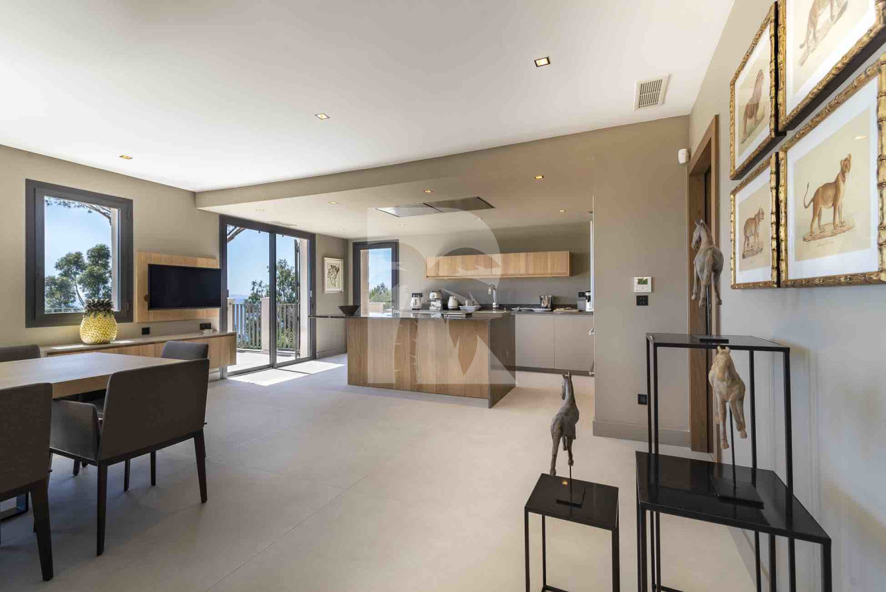 villa in St Tropez : Rent this modern wonderful newly built villa with panoramic views over the Mediterranean sea - Photo 6