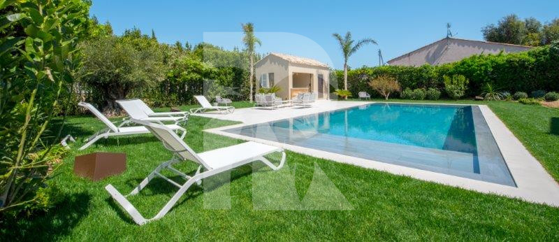 villa in St Tropez : Rent this contemporary villa close to the center with a modern decoration - Photo 1