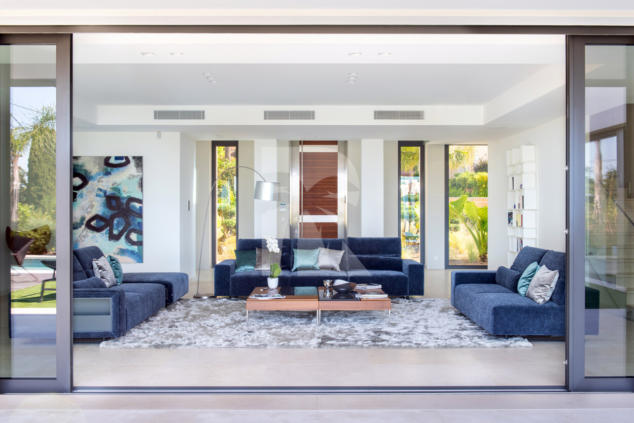 villa in Cannes : Rent this wonderful contemporary villa close to Cannes Center with 6 ensuite bedrooms. - Photo 12