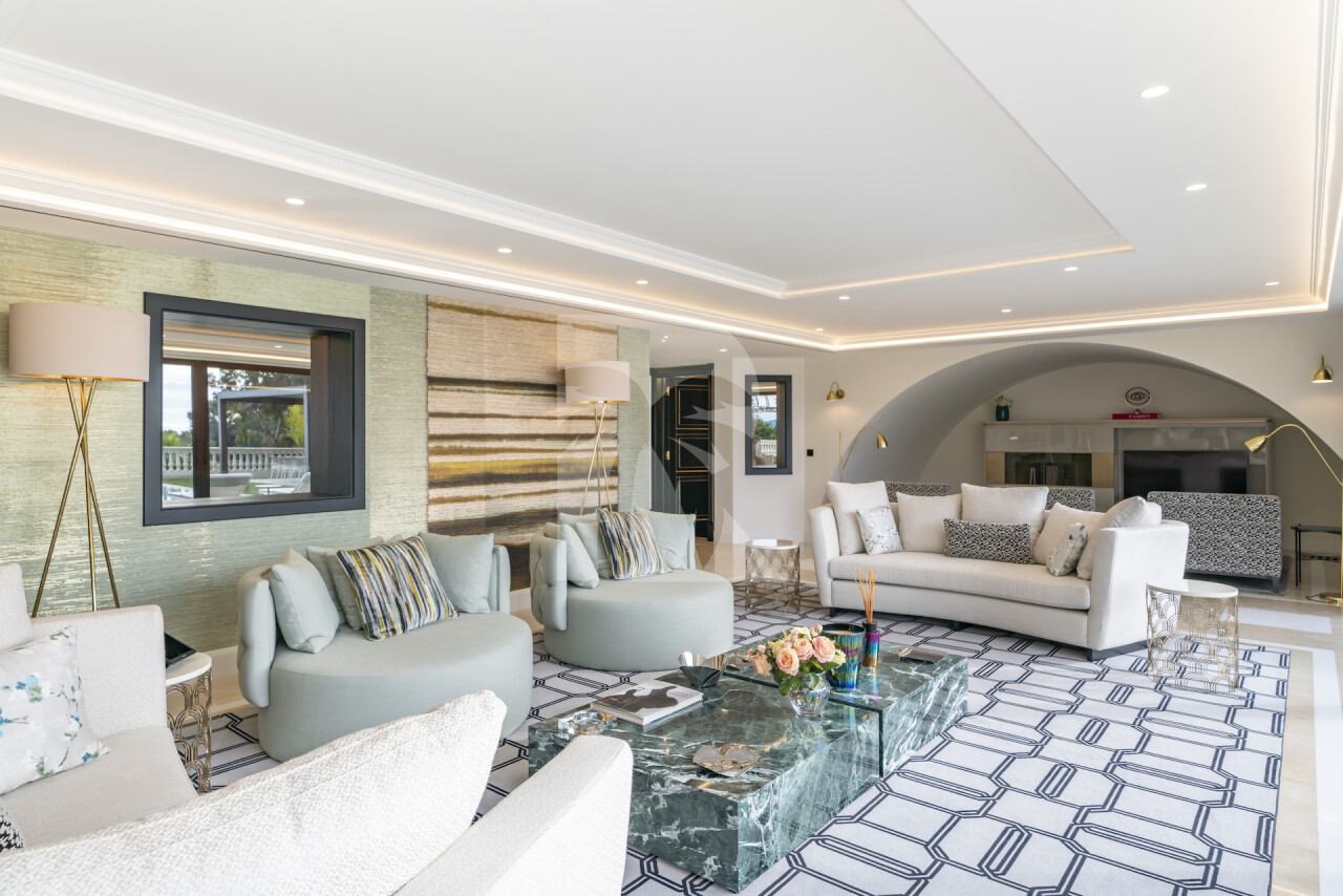 villa in Cannes : Stunning 9 bedroom mansion located in the hills of Cannes with incredible sea views - Photo 10