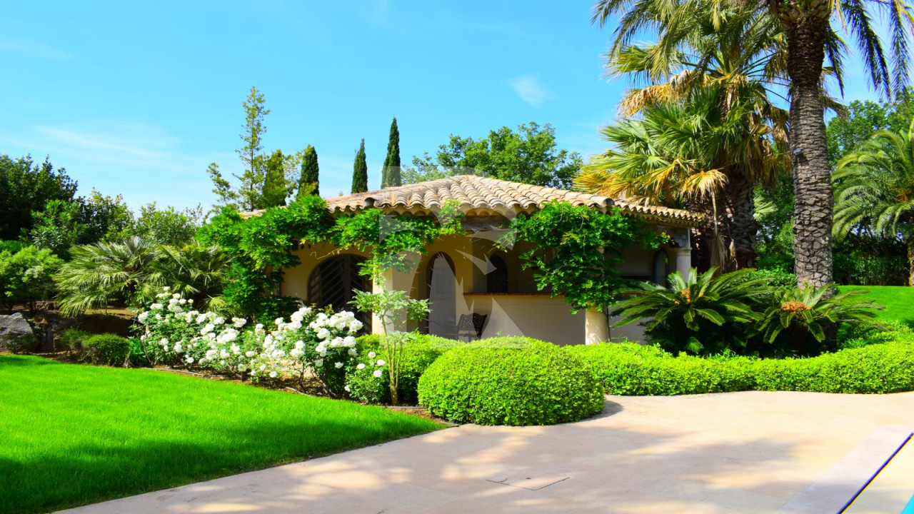 villa in St Tropez : Rent this lovely family villa located near the city center - Photo 3