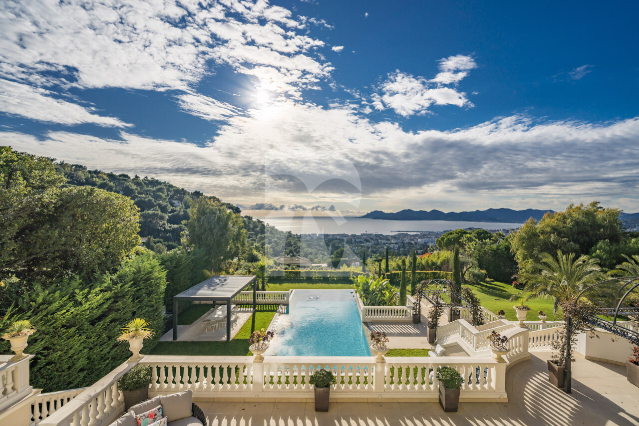 villa in Cannes : Stunning 9 bedroom mansion located in the hills of Cannes with incredible sea views - Photo 1