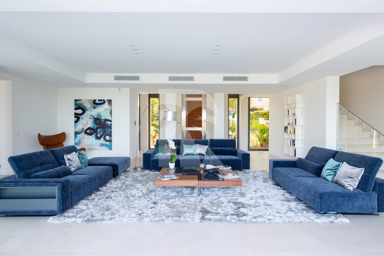 villa in Cannes : Rent this wonderful contemporary villa close to Cannes Center with 6 ensuite bedrooms. - Photo 9