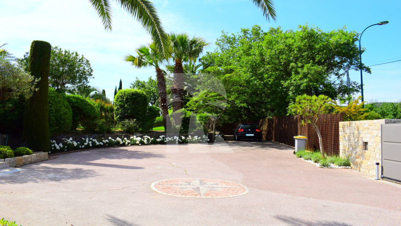 villa in St Tropez : Rent this lovely family villa located near the city center - Photo 4