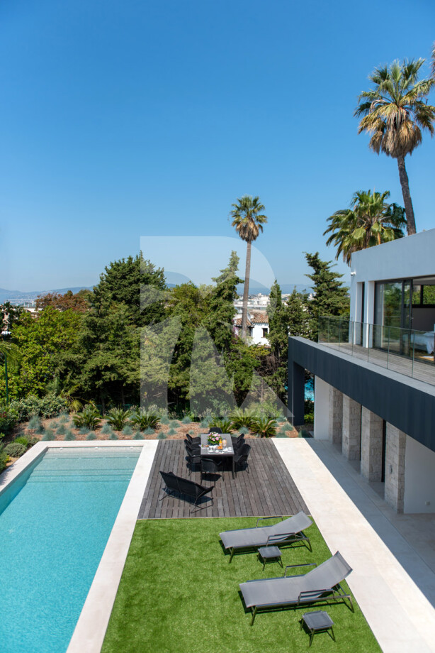 villa in Cannes : Rent this wonderful contemporary villa close to Cannes Center with 6 ensuite bedrooms. - Photo 6
