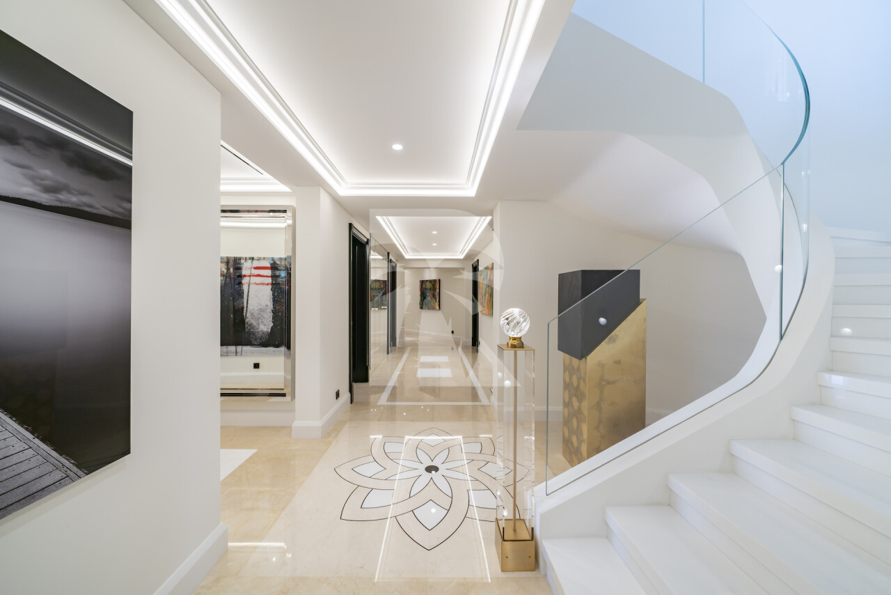 villa in Cannes : Stunning 9 bedroom mansion located in the hills of Cannes with incredible sea views - Photo 4