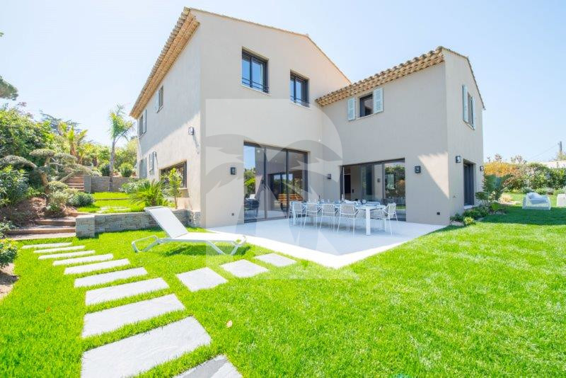 villa in St Tropez : Rent this contemporary villa close to the center with a modern decoration - Photo 0