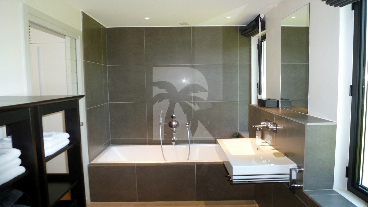 villa in Gassin : Rent this contemporary villa ideally located in St Tropez - Photo 8