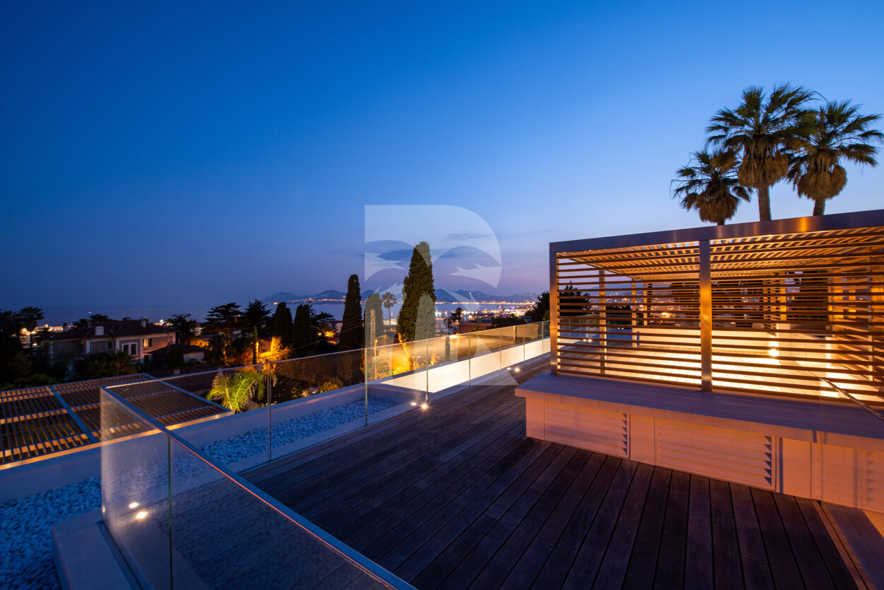 villa in Cannes : Rent this wonderful contemporary villa close to Cannes Center with 6 ensuite bedrooms. - Photo 1