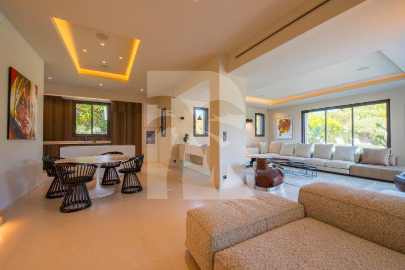 villa in St Tropez : Rent this contemporary villa close to the center with a modern decoration - Photo 7