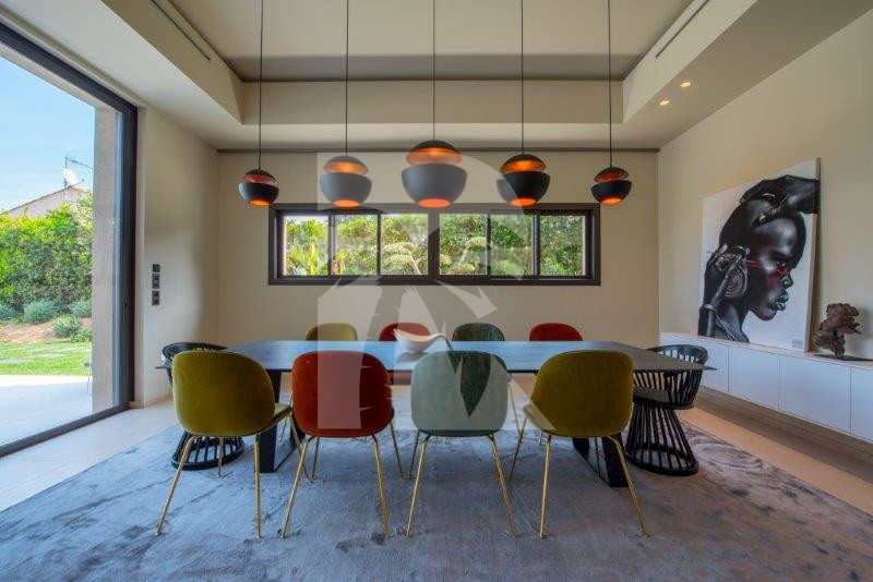 villa in St Tropez : Rent this contemporary villa close to the center with a modern decoration - Photo 4