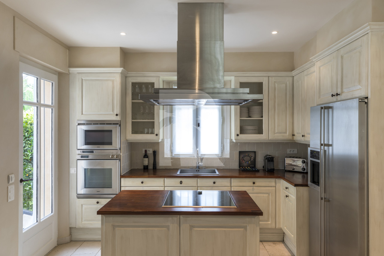 villa in St Tropez : Rent this lovely villa within walking distance to the beach of Pampelonne - Photo 4