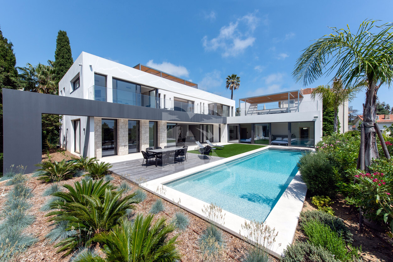 villa in Cannes : Rent this wonderful contemporary villa close to Cannes Center with 6 ensuite bedrooms. - Photo 2