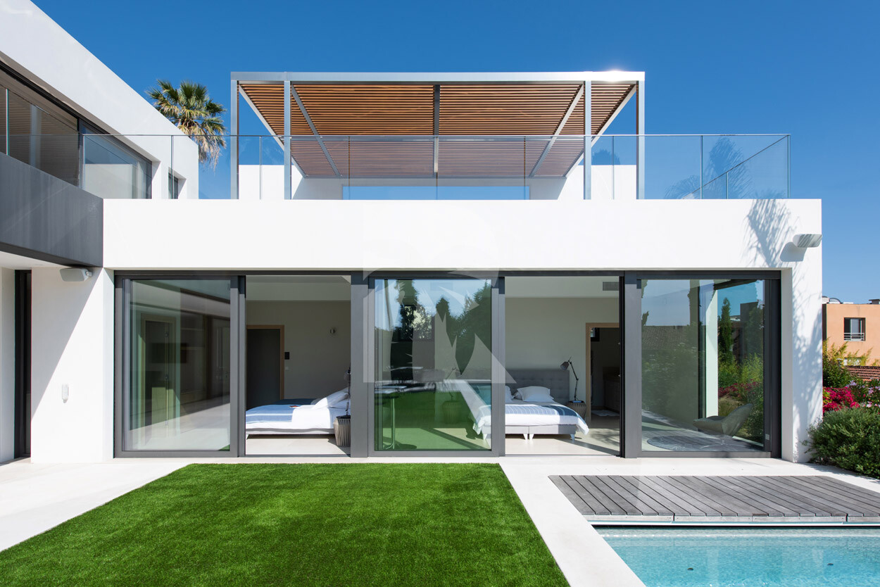 villa in Cannes : Rent this wonderful contemporary villa close to Cannes Center with 6 ensuite bedrooms. - Photo 7