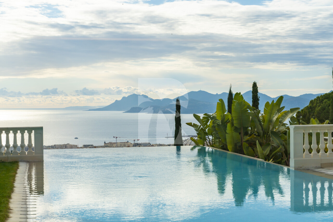 villa in Cannes : Stunning 9 bedroom mansion located in the hills of Cannes with incredible sea views - Photo 0