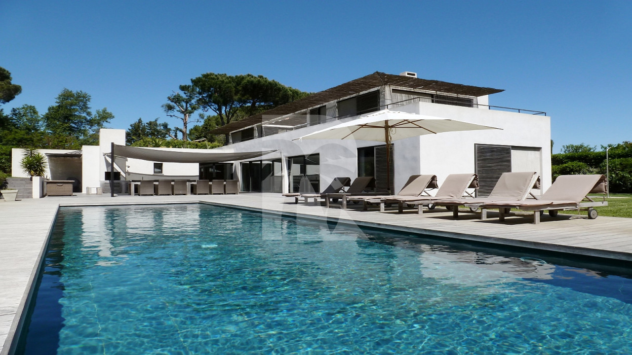 villa in Gassin : Rent this contemporary villa ideally located in St Tropez - Photo 0