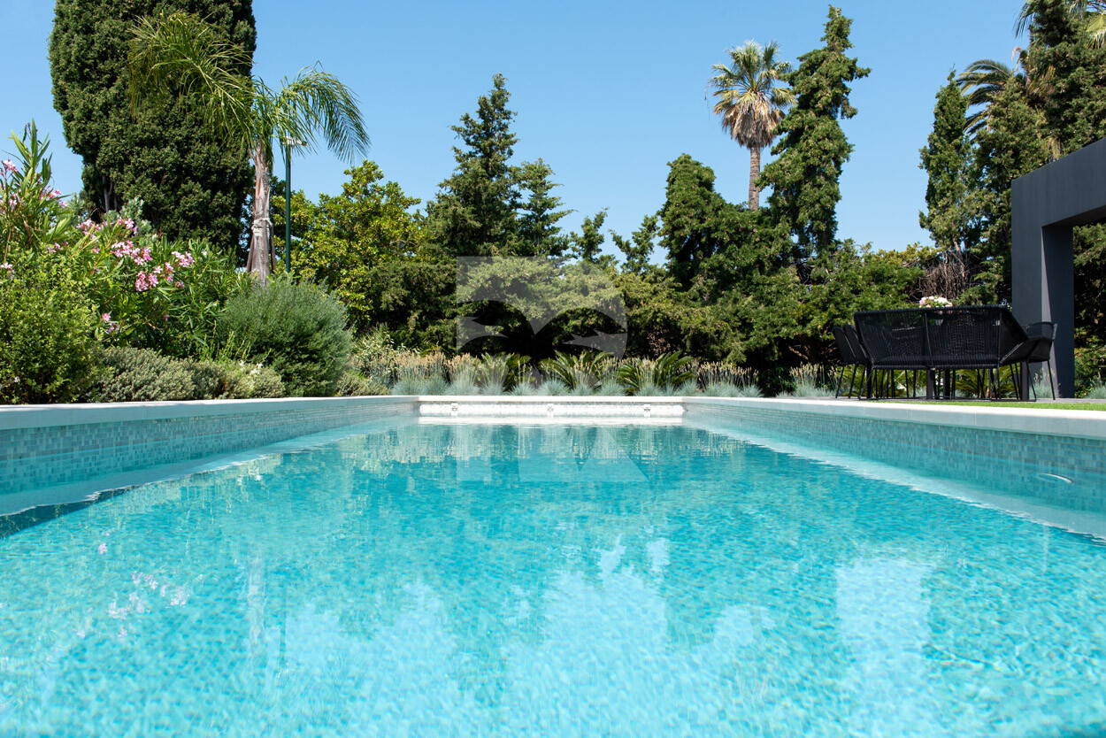 villa in Cannes : Rent this wonderful contemporary villa close to Cannes Center with 6 ensuite bedrooms. - Photo 8
