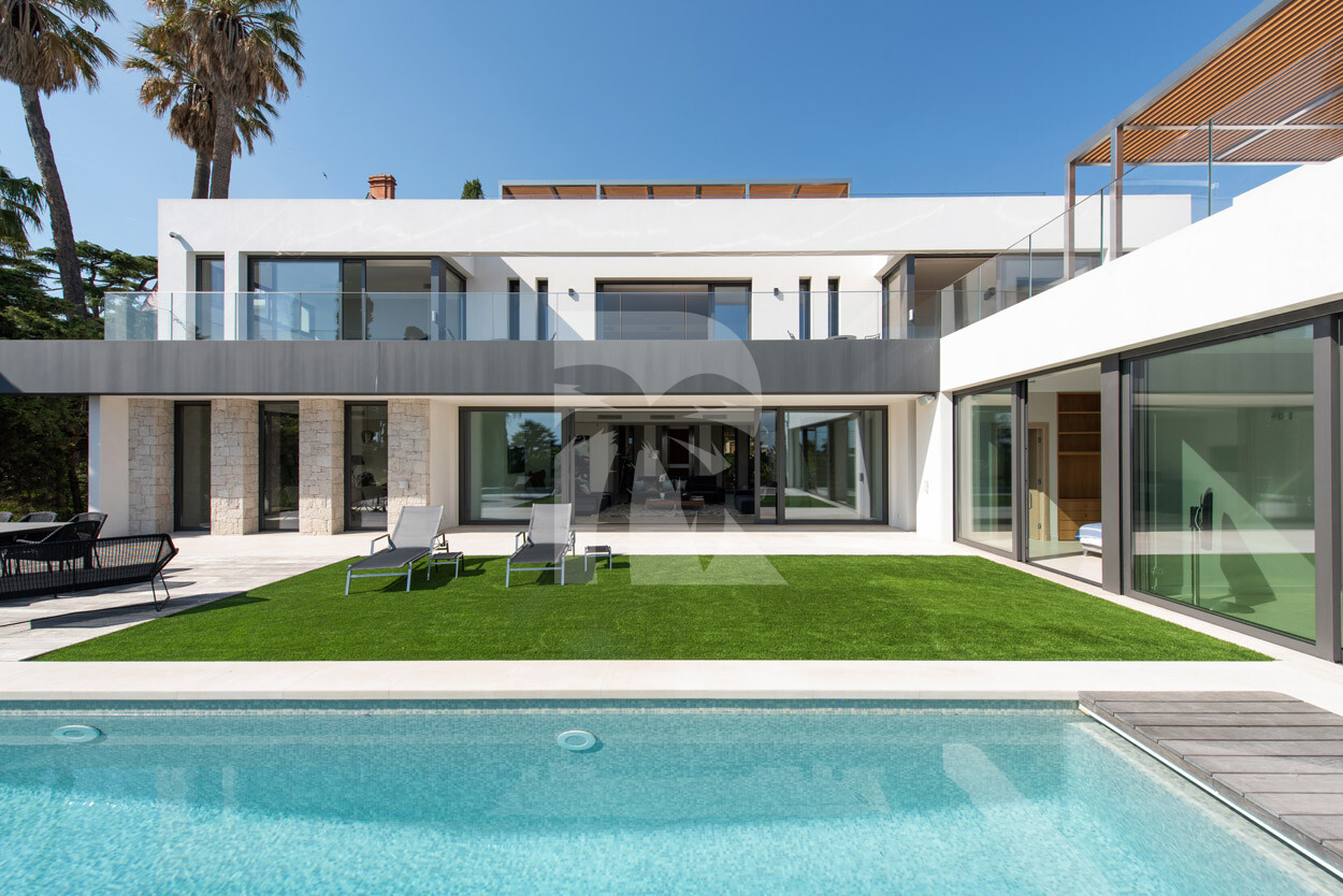 villa in Cannes : Rent this wonderful contemporary villa close to Cannes Center with 6 ensuite bedrooms. - Photo 3