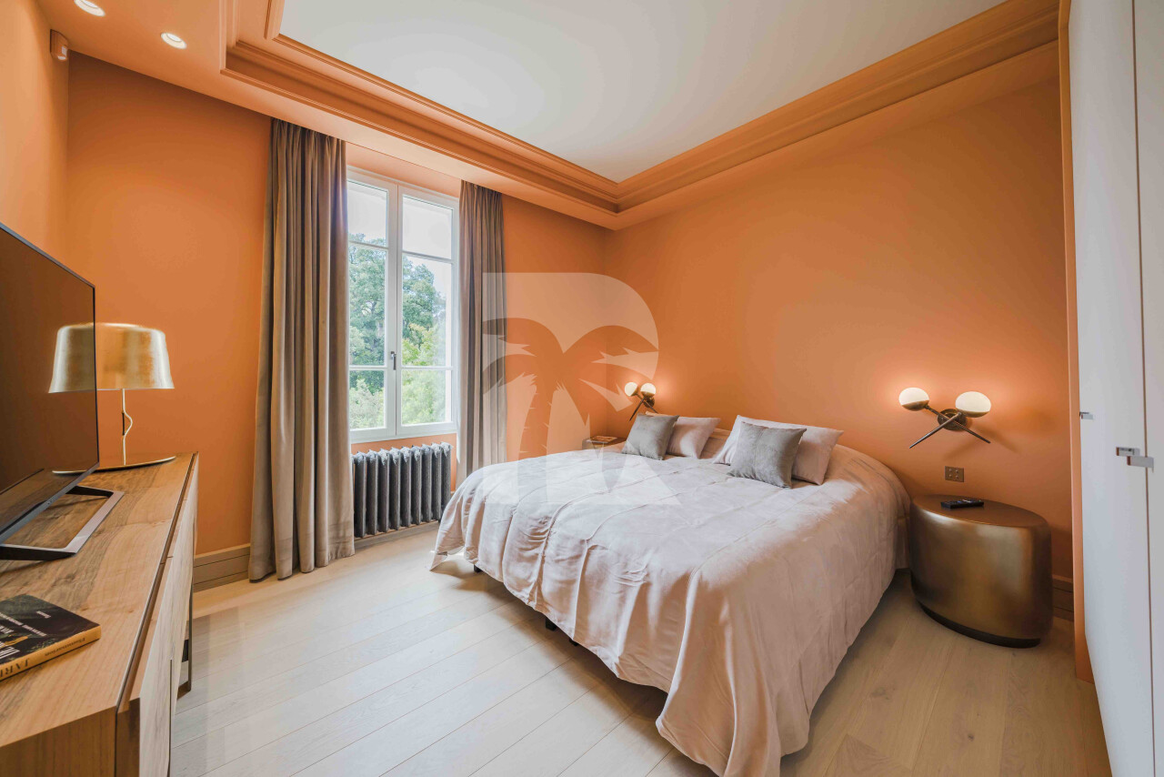 villa in Cannes : Rent stunning 10 bedroom property with incredible views over Cannes and the sea located in a huge garden of over 1 hectare of gardens - Photo 7